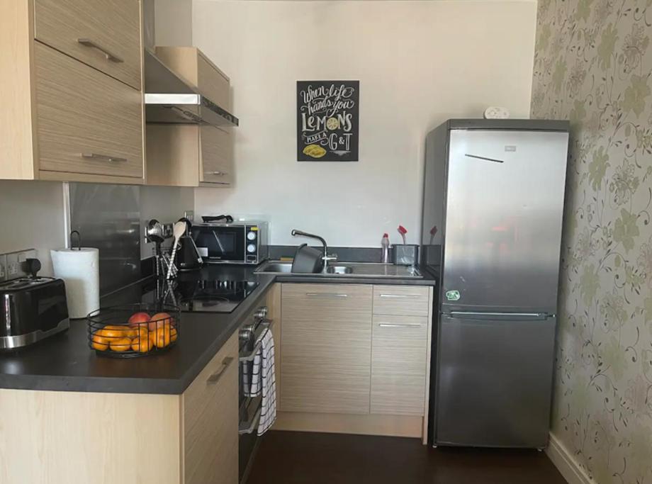 Lovely 1 Bedroom Apartment Плаймаут Экстерьер фото